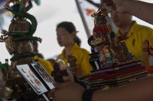 295597_579023858777242_1389258489_n