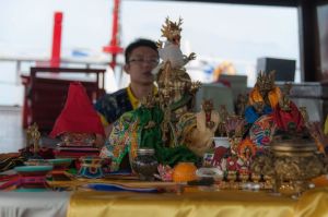 374397_579025562110405_569590430_n