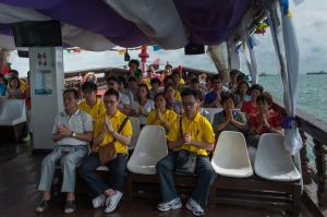 555044_579025268777101_145782725_n