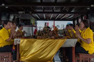 602181_579023922110569_773628937_n